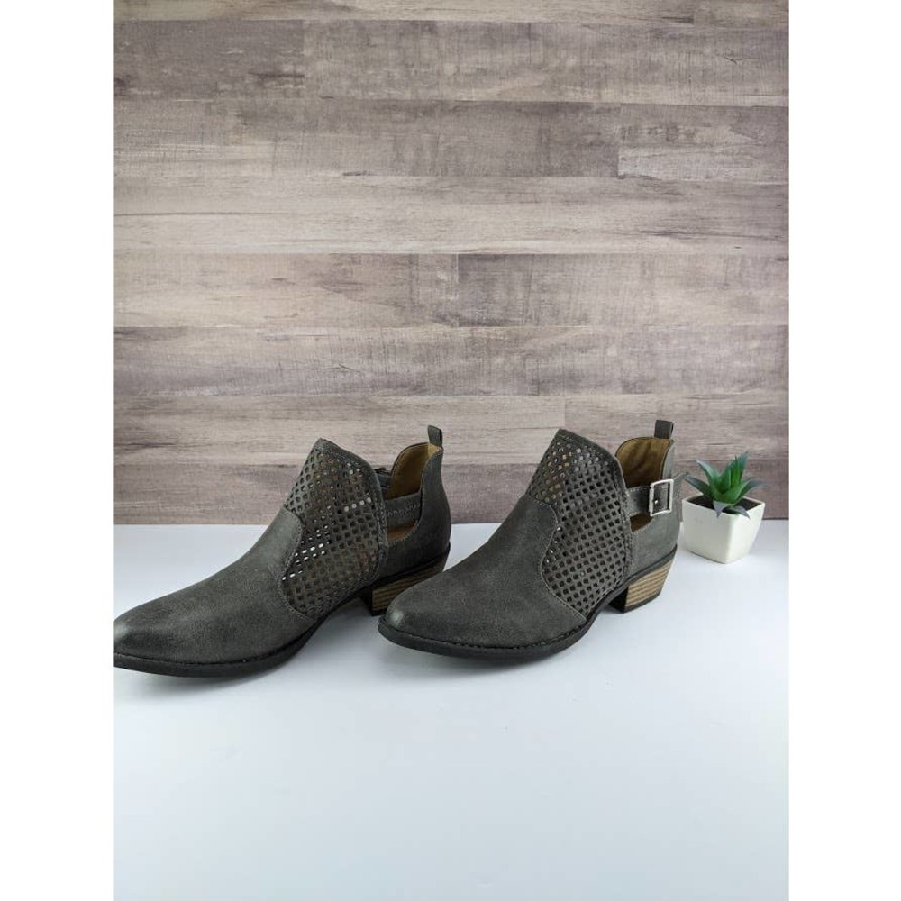 NWOT Leather Perforated Western Booties - Picture 2 of 12